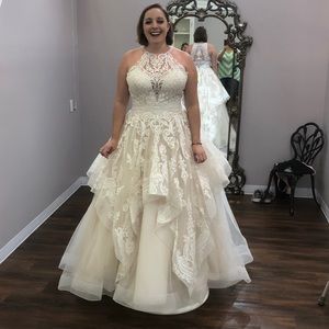 Brand new with tags Allure Bridal Wedding Dress